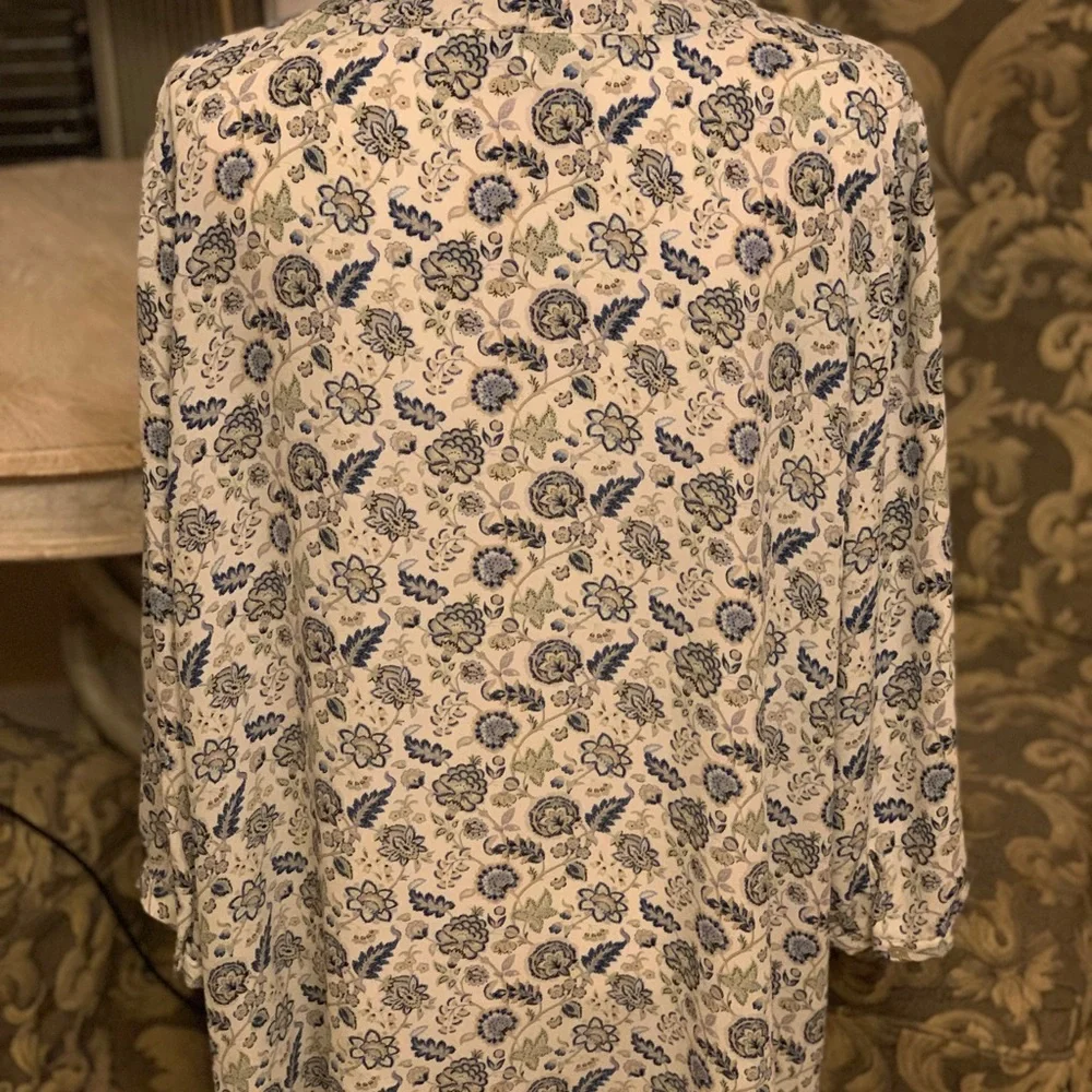 Blue and cream color blouse/top- size 2x - Picture 8 of 8